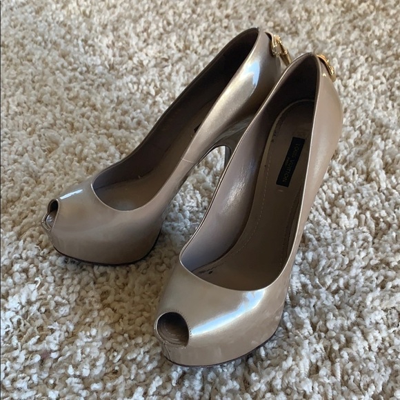 Louis Vuitton Nude Patent Oh Really! Peep Toe Pump - Picture 3 of 9